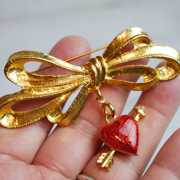 Phister Ent 1996 Ribbon Red Enamel Dangle Heart Brooch Valentine's Day Gold Tone - Picture 6 of 7